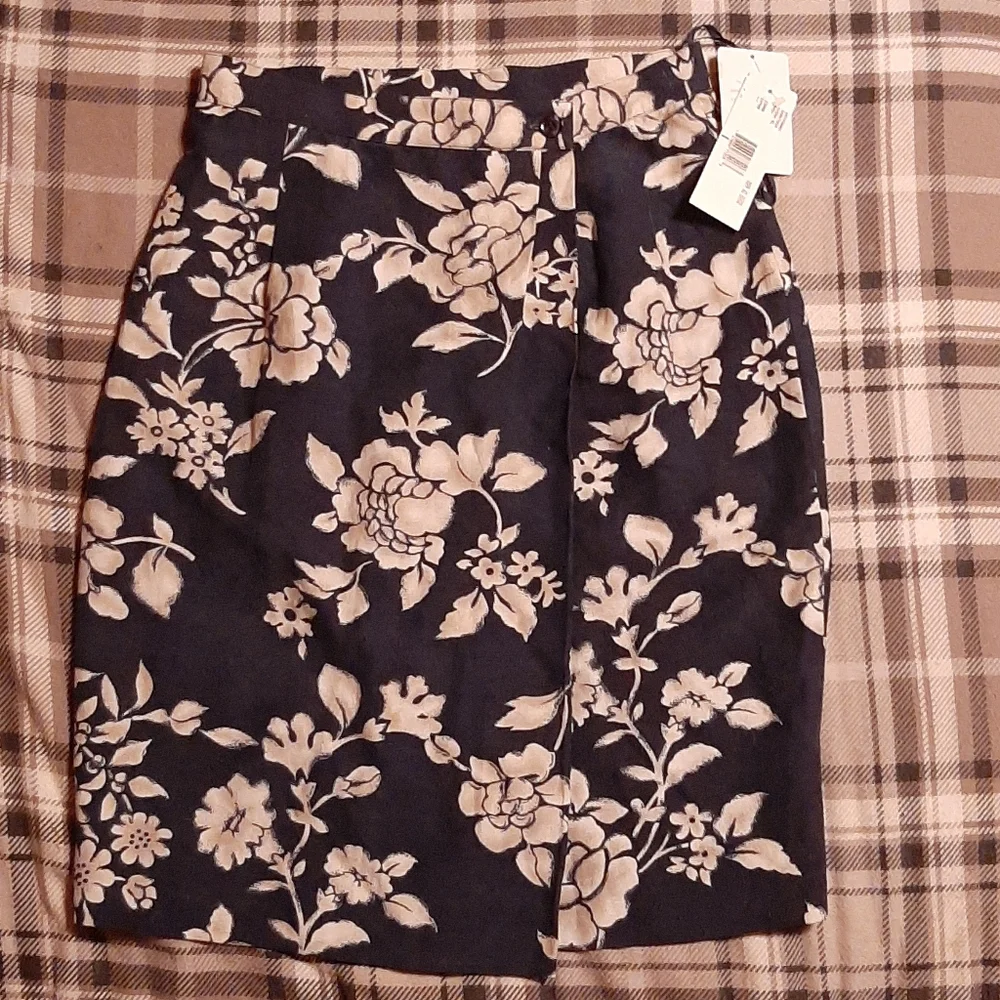 NWT Jones New York Silk and Linen Navy  Floral Pencil Wrap Skirt